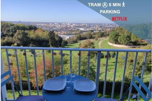 Le Panoramique Parking Tram A Netflix — hotel in Cenon