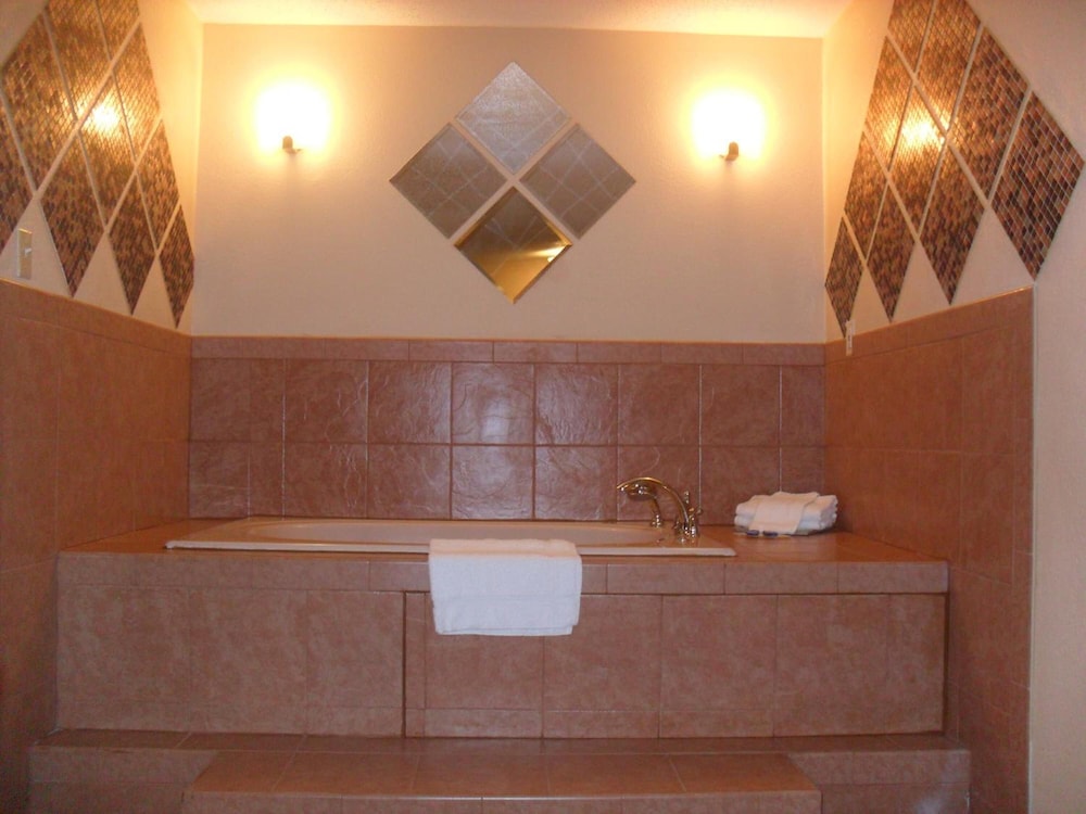 Newport News Inn - photo 12