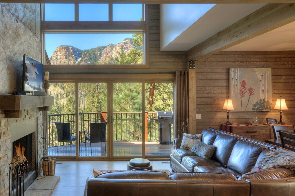 Castle Rock Retreat — 4-Star Luxury Hotel in Durango, United States