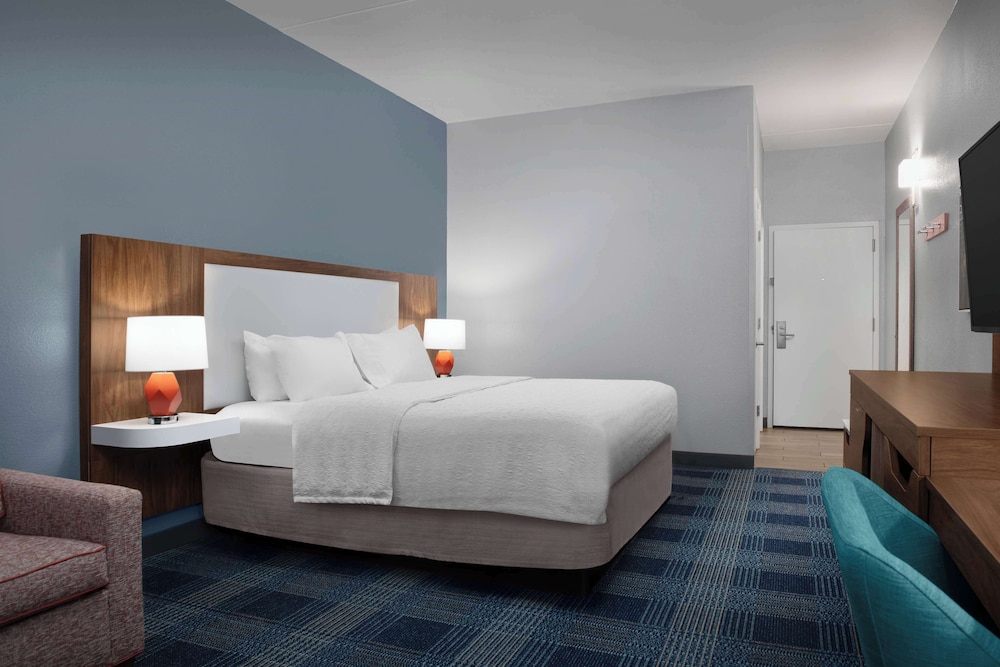 Hampton Inn Russellville - photo 14