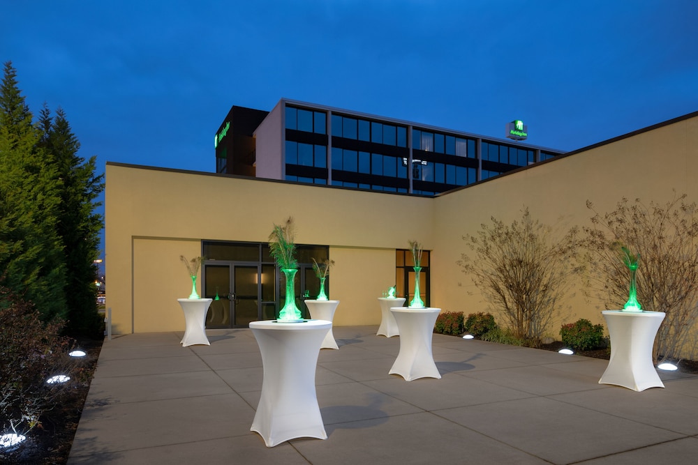 Holiday Inn Hotel & Suites Charleston West by IHG - photo 45