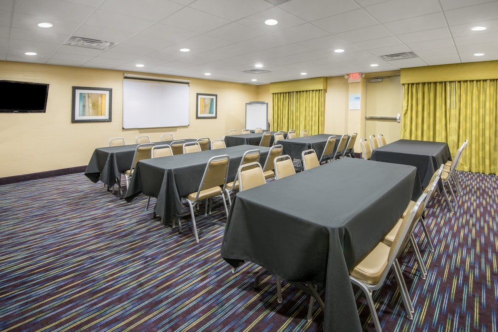 Holiday Inn Express & Suites Ashland by IHG - photo 36