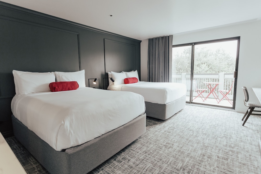 Vinland Hotel and Lounge - photo 9