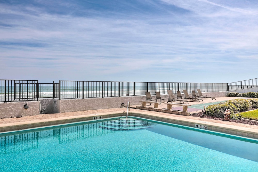 Oceanfront Retreat w Beach & Resort Access - photo 22
