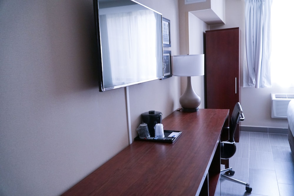 Hotel Mint JFK Airport - photo 11
