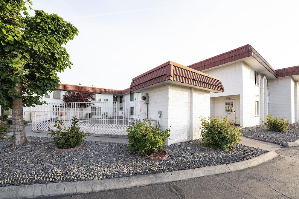 Hermiston Inn & Suites - photo 2