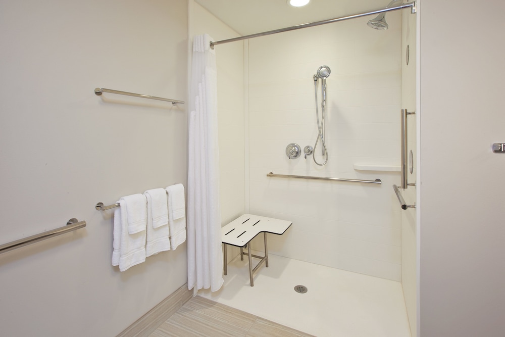 Holiday Inn Express & Suites South Hill by IHG - photo 17