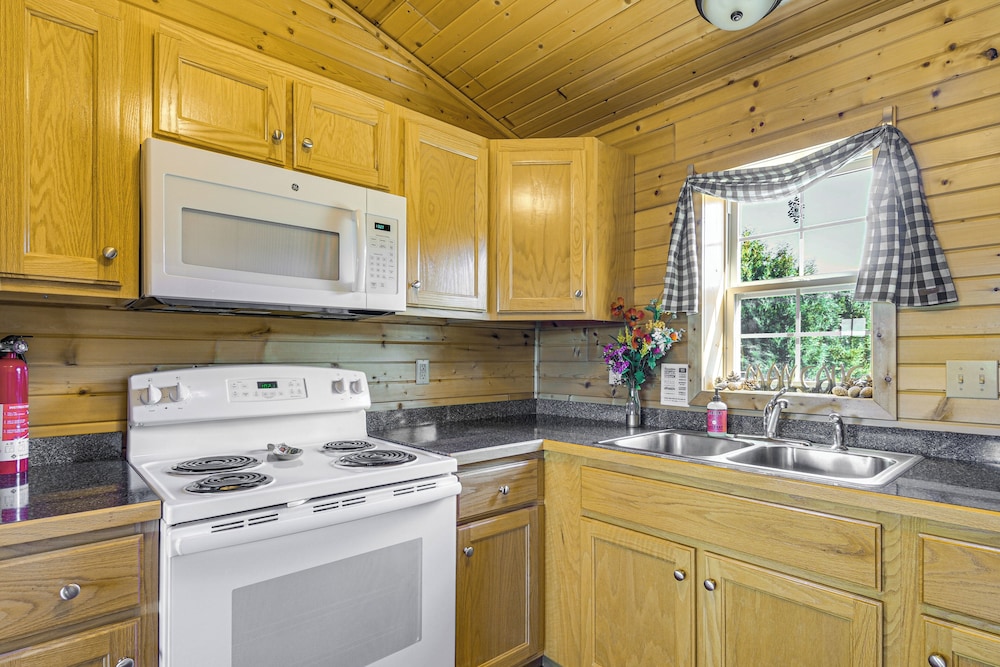Ideal Base Near Zion Bryce Canyon Nat L Parks — Alton