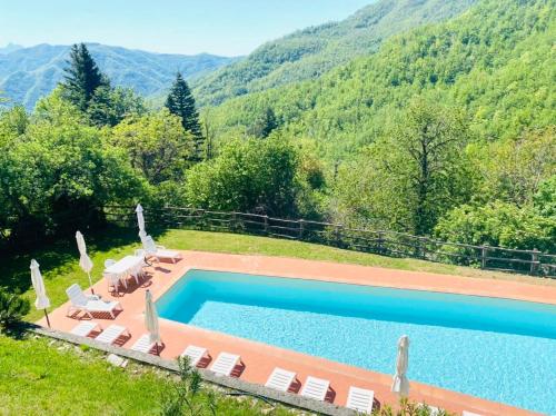 Agriturismo Montagna Verde Apella — 4-Star Luxury Hotel in Licciana Nardi, Italy