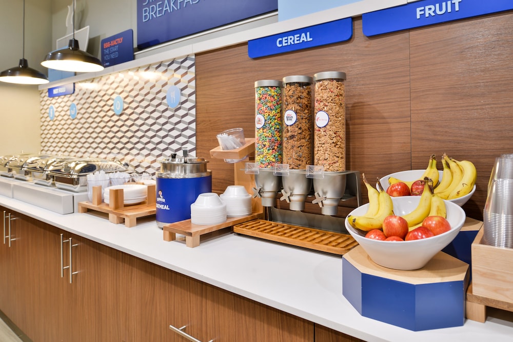 Holiday Inn Express Early by IHG - photo 35
