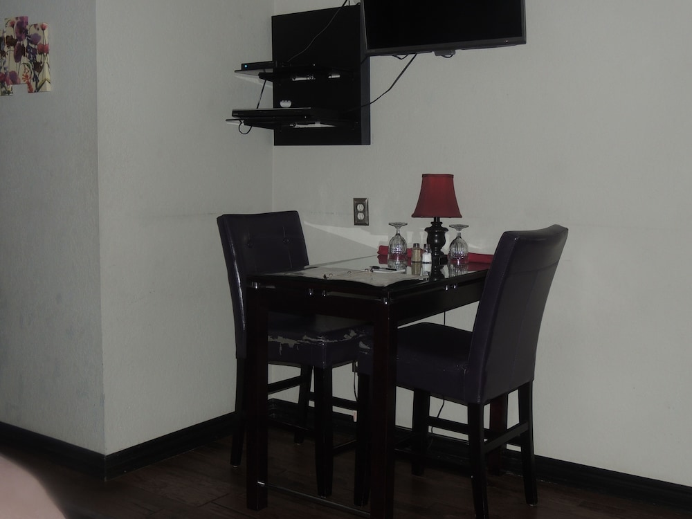 The Whispering Pines Inn Bed & Breakfast - photo 18