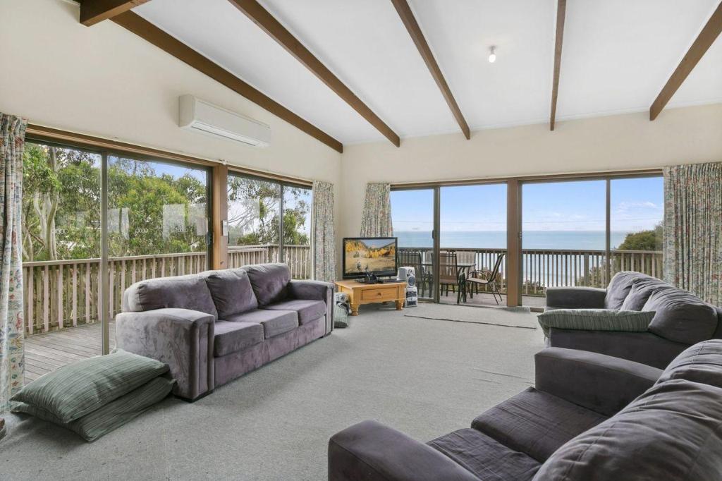 Bertram Byo Linen in Lorne, Australia