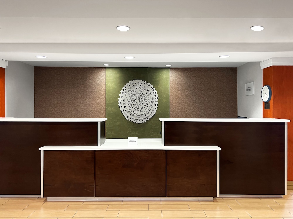 Fairfield Inn & Suites by Marriott Rogers - photo 3