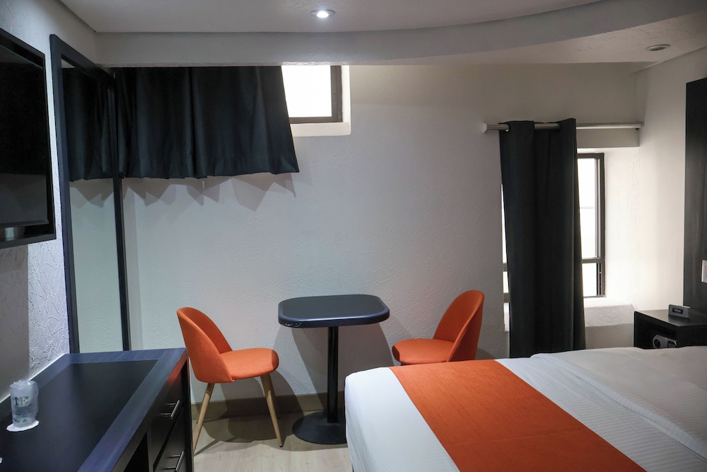 Hotel Embassy