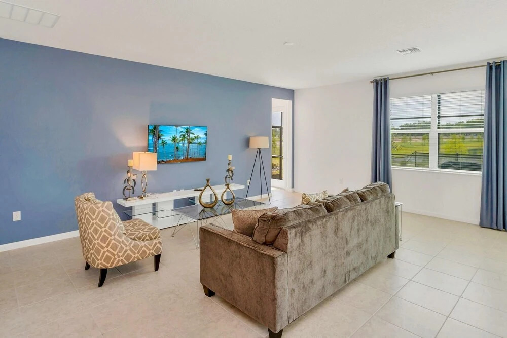8BR Resort Mansion w Pool Games Room BBQ — 4-Star Luxury Hotel in Kissimmee, United States