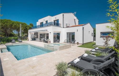 Cozy Home In Banjole With Wifi — 5-Star Luxury Hotel in Medulin, Croatia