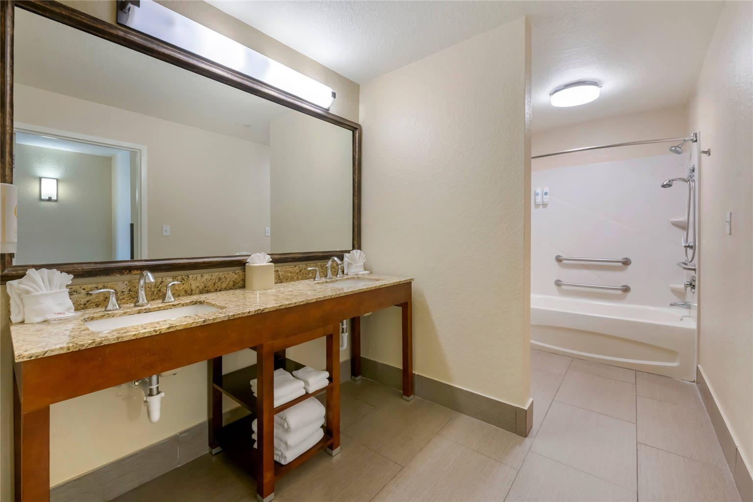 Comfort Suites Lady Lake The Villages - photo 10