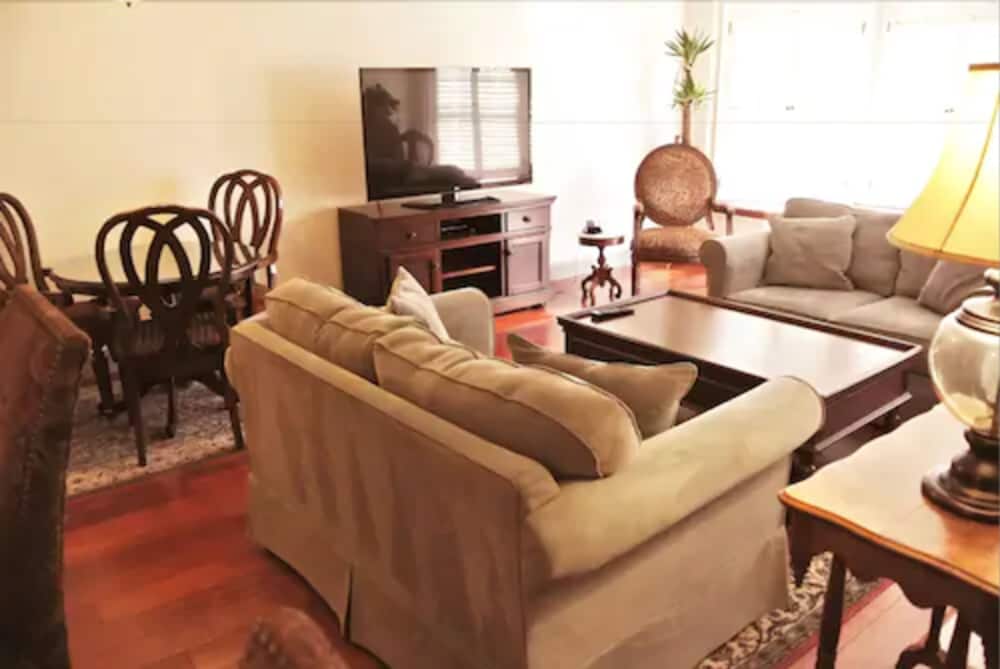 Cow Hollow Inn & Suites - photo 23