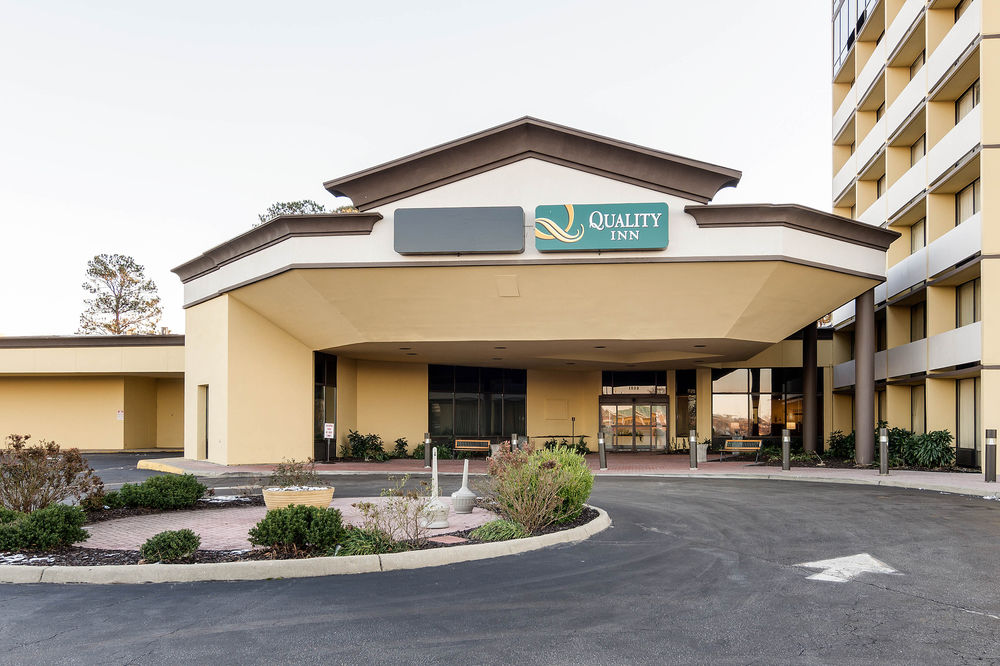 Clarion Inn & Suites By Hampton Convention Center - photo 33