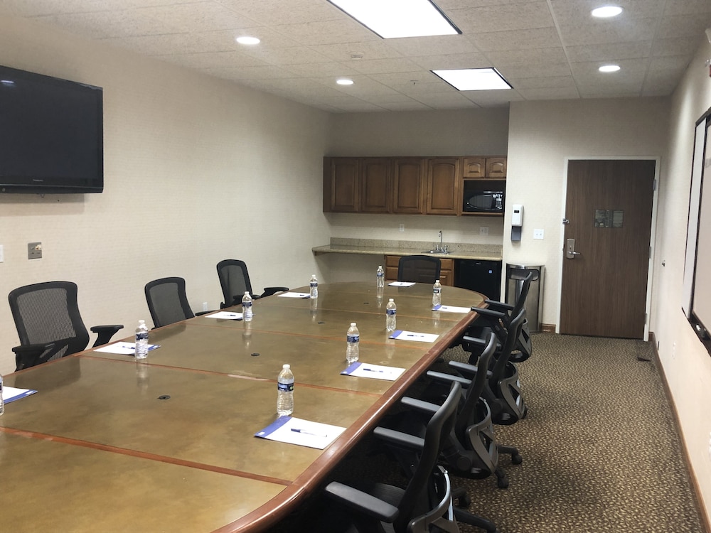 Holiday Inn Express Hotel & Suites Lansing Dimondale by IHG - photo 60