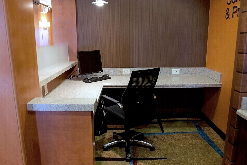 Fairfield Inn & Suites by Marriott Ames - photo 22