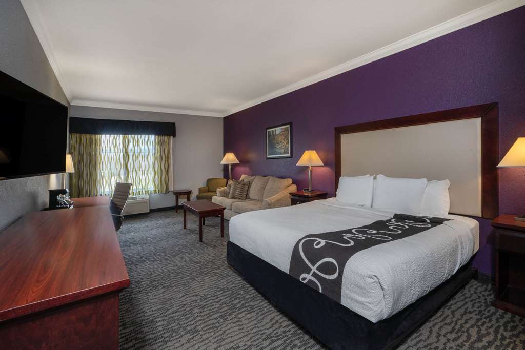 La Quinta Inn & Suites by Wyndham Loveland Estes Park - photo 10