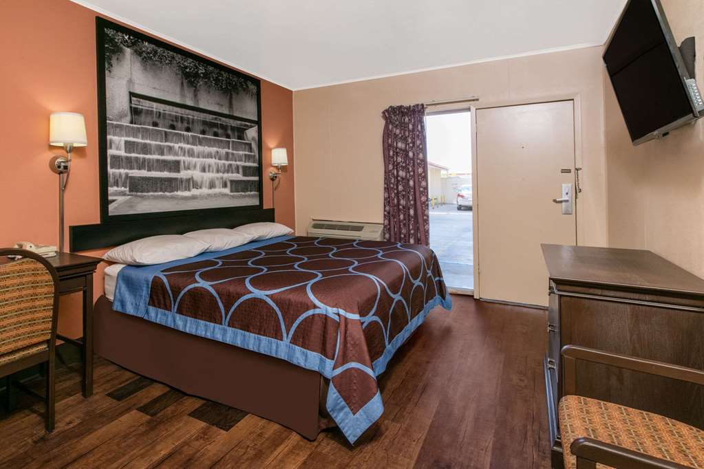 Super 8 by Wyndham Lubbock Civic Center North - photo 4