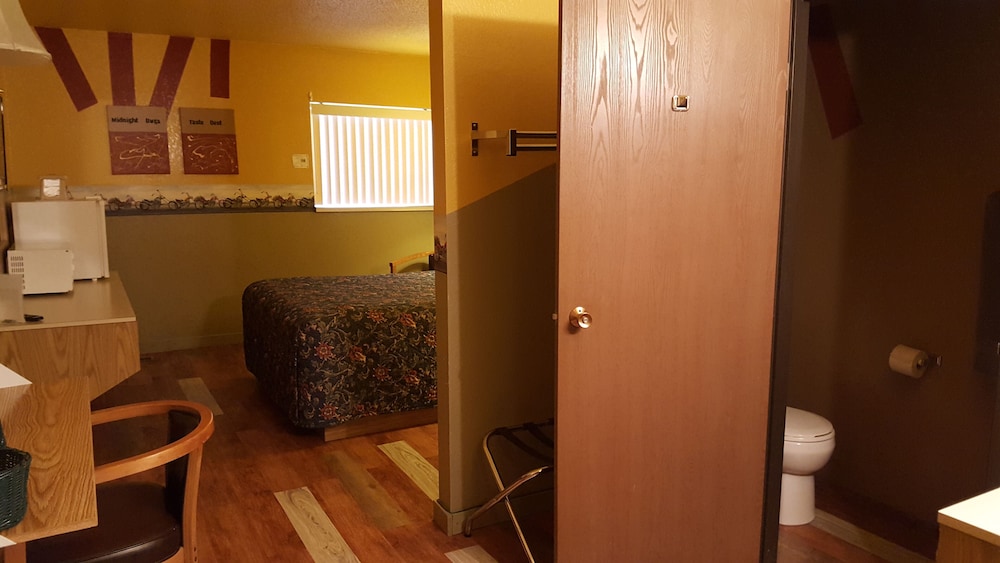 Earth Inn Motel - photo 18