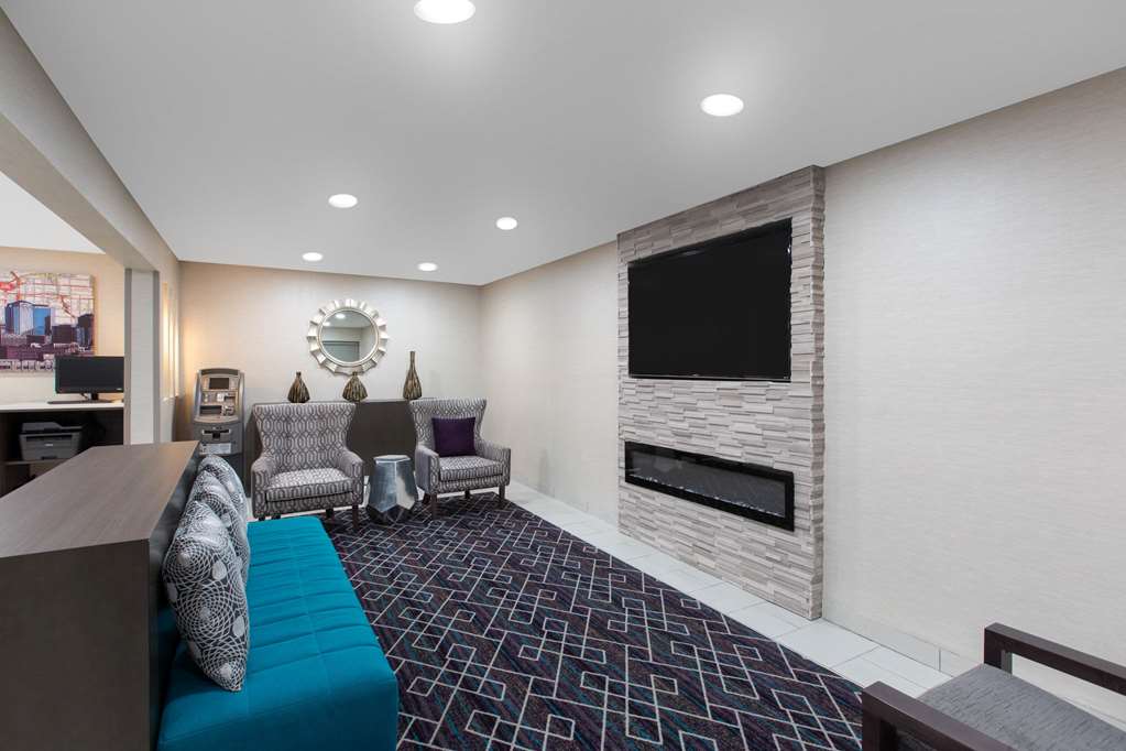 La Quinta Inn & Suites by Wyndham Blue Springs - photo 9