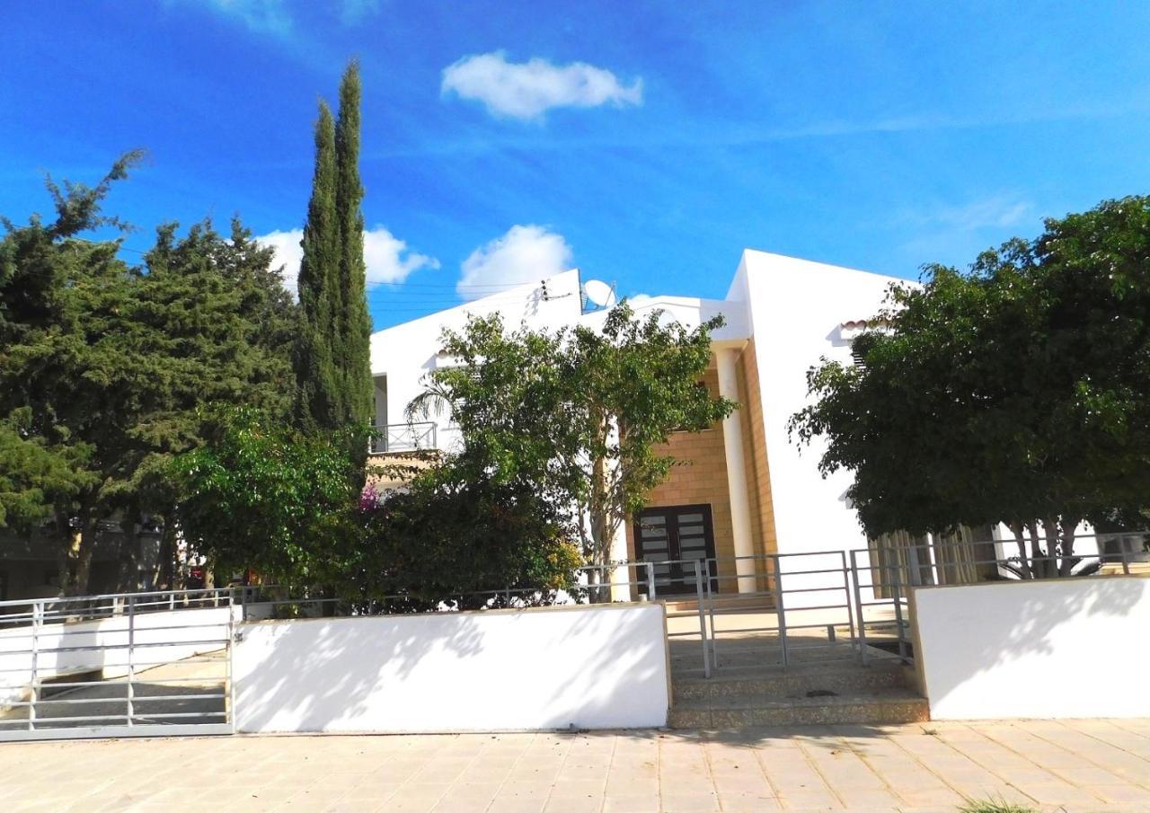6 Bdr Villa with Tennis Court