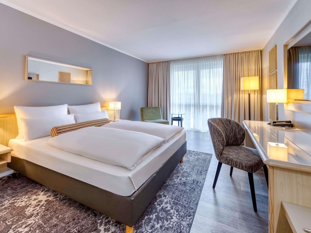 Mercure Hotel Düsseldorf Kaarst — 4-Star Luxury Hotel in Kaarst, Germany