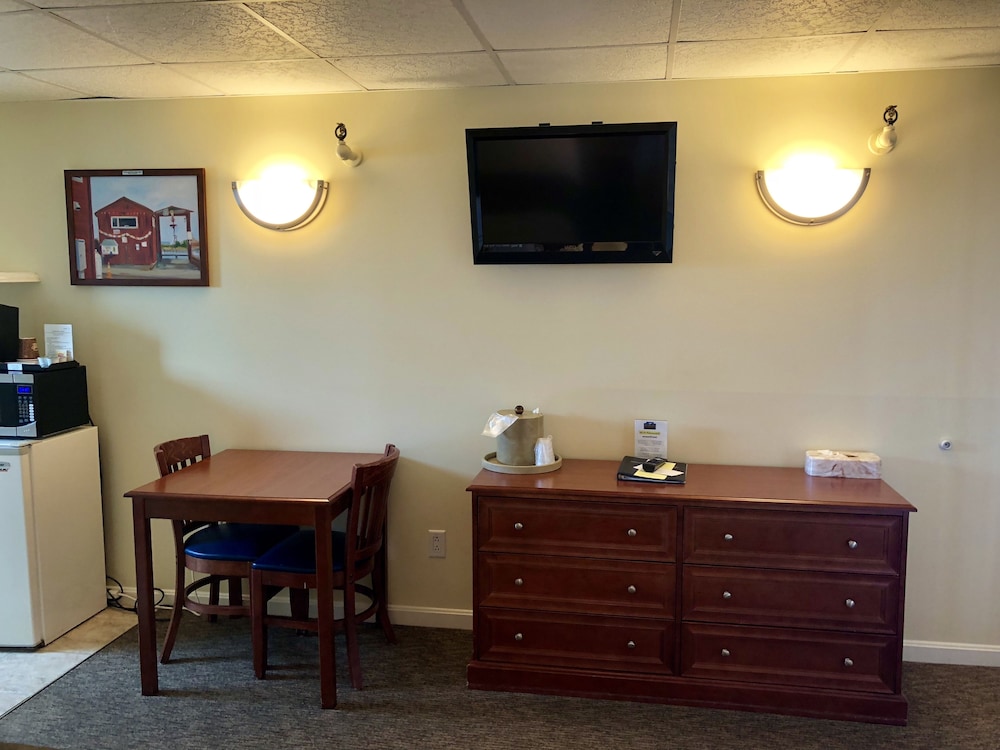Atlantic Oceanfront Hotel - photo 3