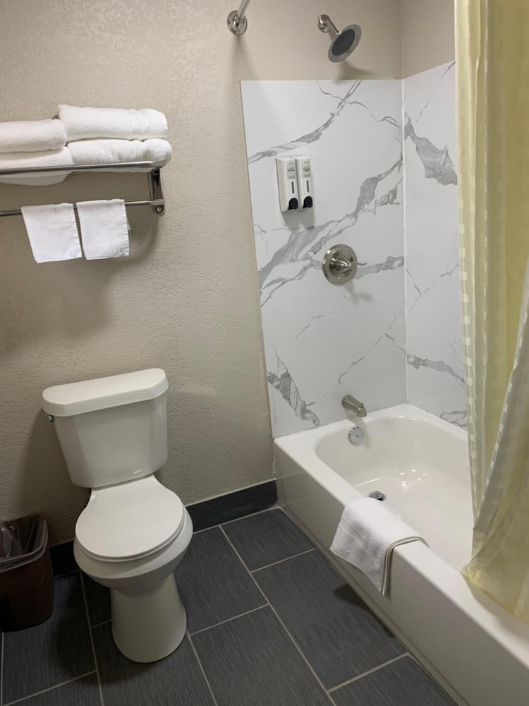 Crescent Park Motel & Suites - photo 21