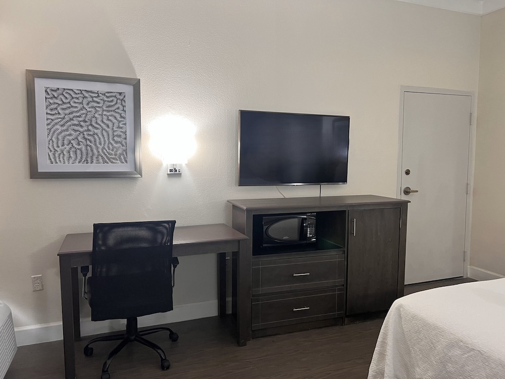 Spark by Hilton Fort Myers - photo 11