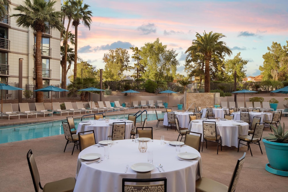 Embassy Suites by Hilton Phoenix Biltmore - photo 42