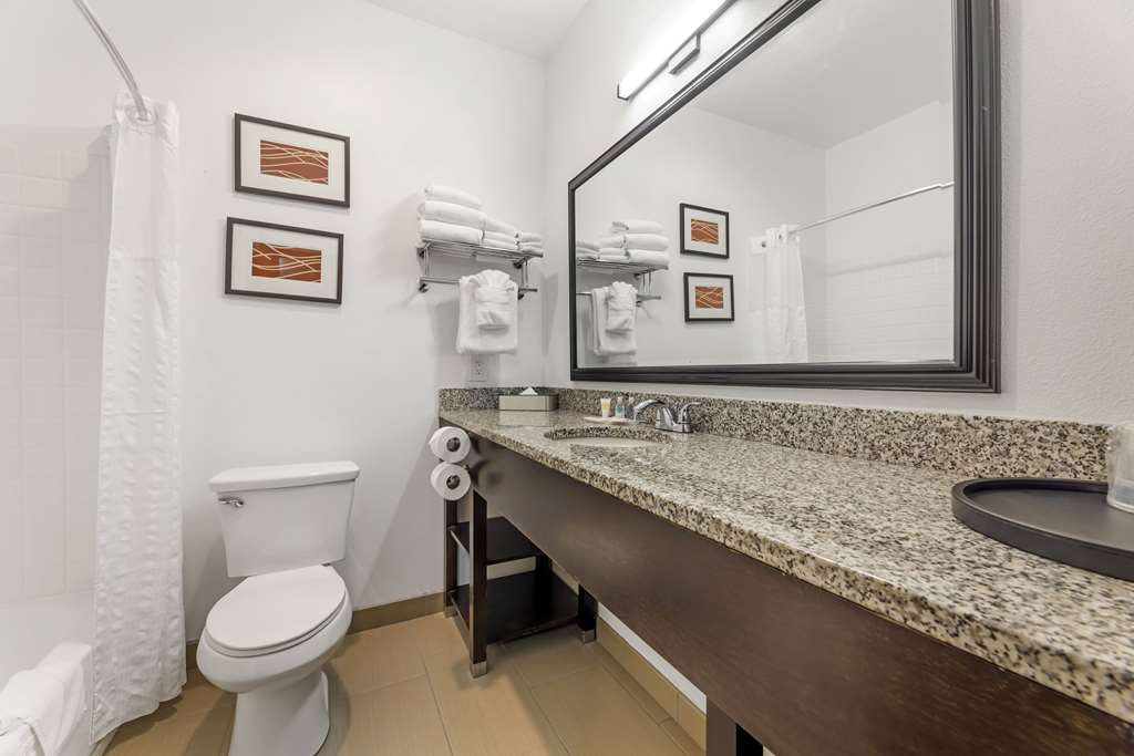 Comfort Suites Near Vancouver Mall - photo 25