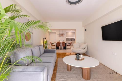 Large 2bedroom 2bathroom Flat with Dining Space & Free Parking — 4-Star Luxury Hotel in Kallithea, Greece