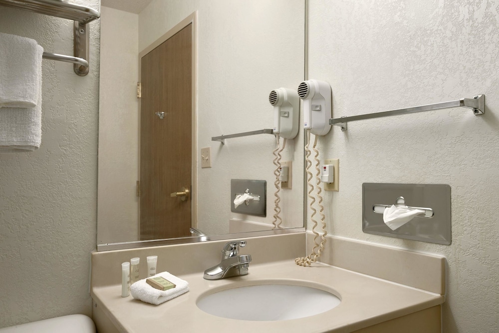 Super 8 by Wyndham Corydon - photo 14