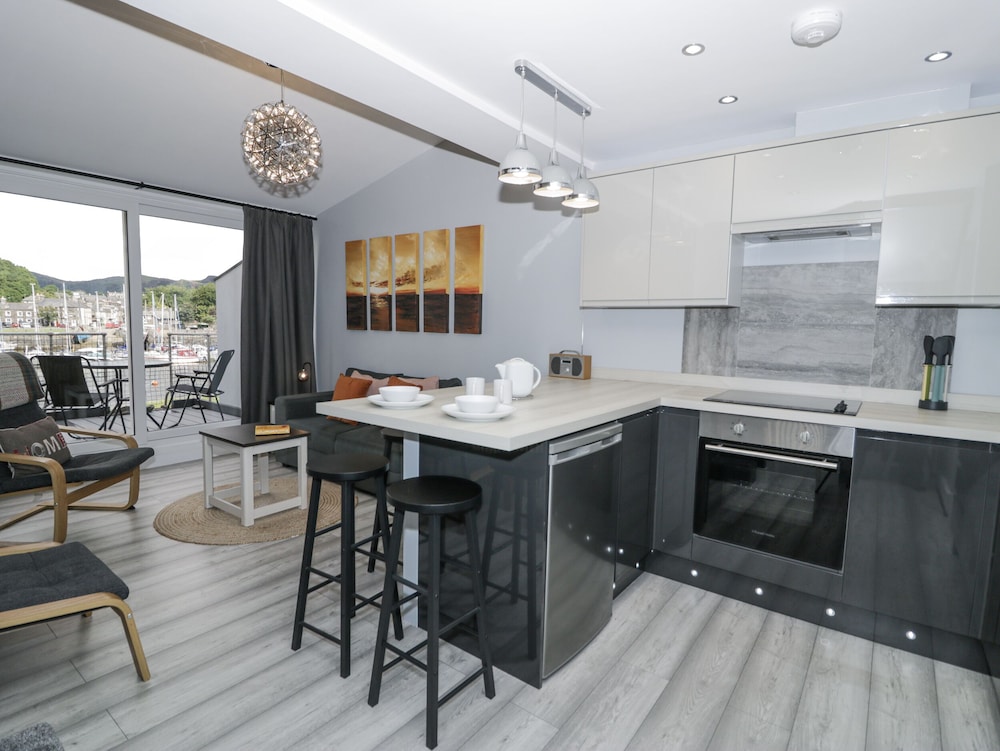 Harbwr Hideaway — 4-Star Luxury Hotel in Porthmadog, United Kingdom