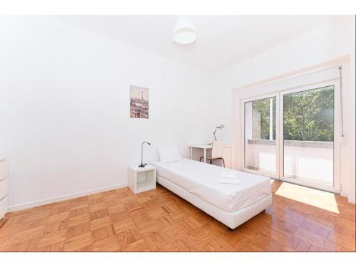 HOUZE Comfortable apartment in Laranjeiras — 4-Star Luxury Hotel in Lisbon, Portugal