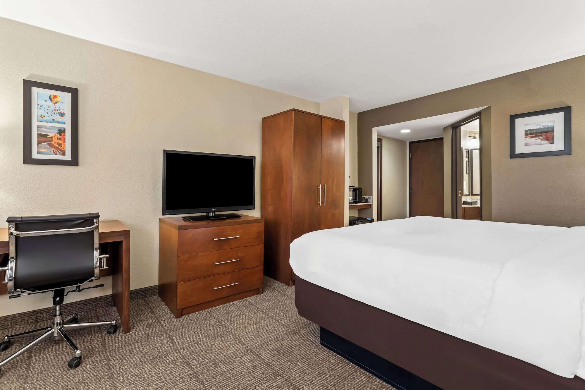 Comfort Inn & Suites Albuquerque Downtown - photo 27