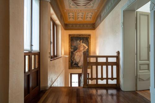 Villa Cecilia pieds dans l'eau — 4-Star Luxury Hotel in Sulzano, Italy