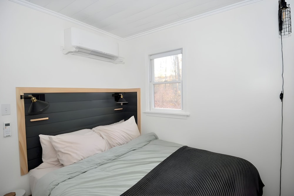 A Humble Abode A Modern Woodsy Retreat — Berkeley Springs