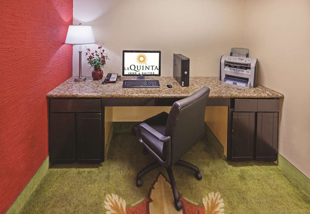 La Quinta Inn & Suites by Wyndham Port Arthur - photo 44