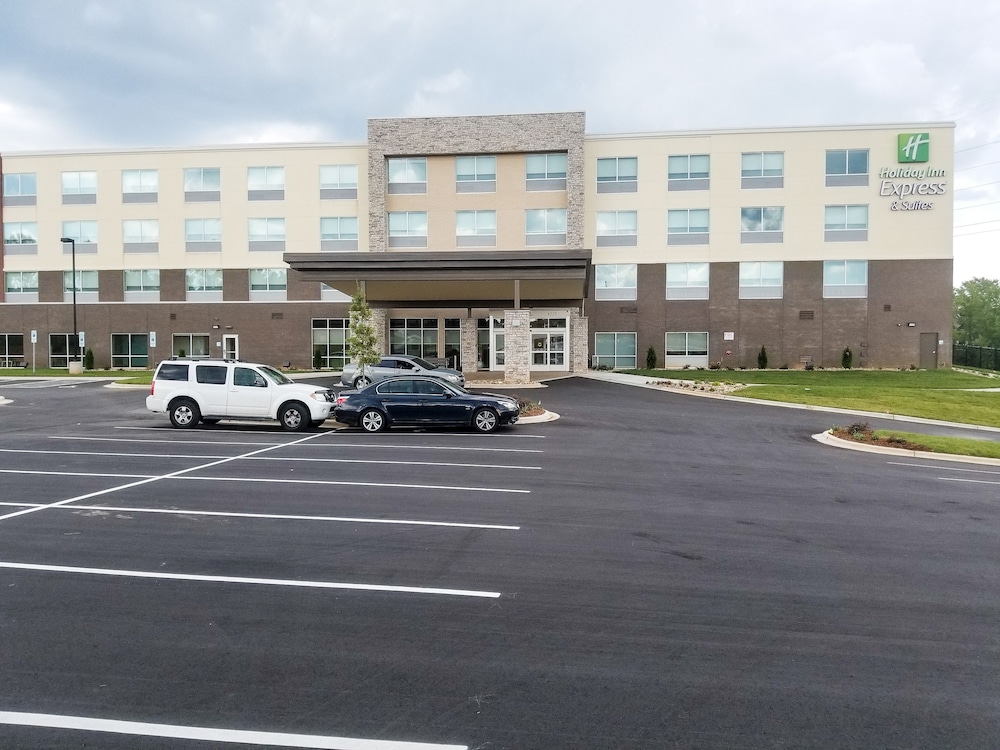 Holiday Inn Express & Suites Charlotte NE University Area by IHG - photo 63
