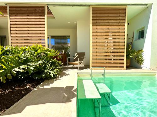 Casa di design con mini pool — 4-Star Luxury Hotel in Marina Di Ragusa, Italy