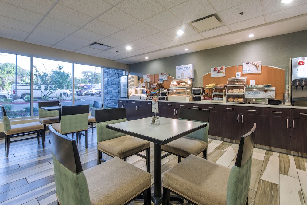 Holiday Inn Express & Suites Colorado Springs Central by IHG - photo 55