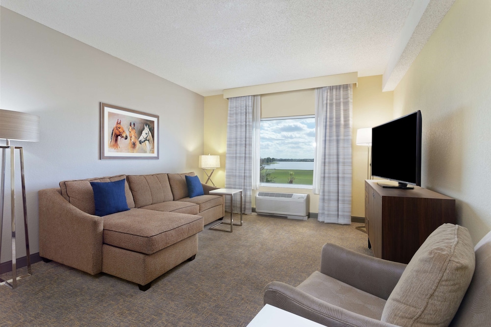 Hampton Inn & Suites Wellington - photo 17