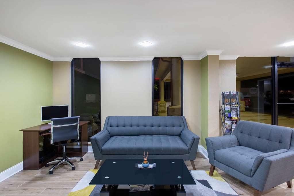 Super 8 by Wyndham Malvern - photo 6