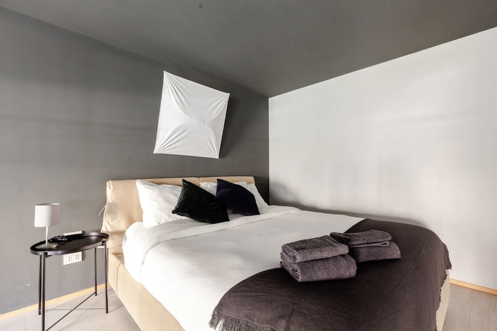 Design Spacious Loft in Navigli — 4-Star Luxury Hotel in Milan, Italy